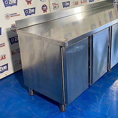 Bajomostrador refrigerado 4 puertas Bajomostrador refrigerado 4 puertas
