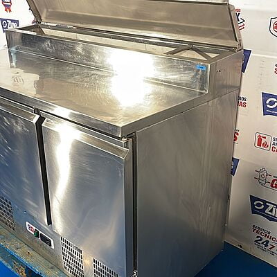 Mesa refrigerada para pizza y ensalada Mesa refrigerada para pizza y ensalada