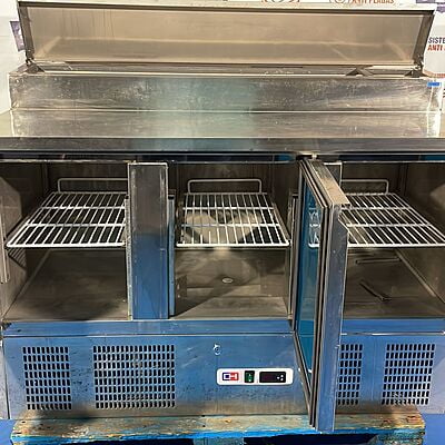 Mesa refrigerada para pizza y ensalada Mesa refrigerada para pizza y ensalada