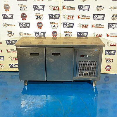 Bajomostrador refrigerado 2 puertas motor a la derecha