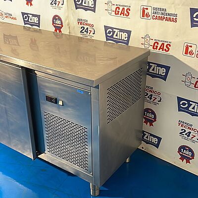 Bajomostrador refrigerado 2 puertas motor a la derecha Bajomostrador refrigerado 2 puertas motor a la derecha