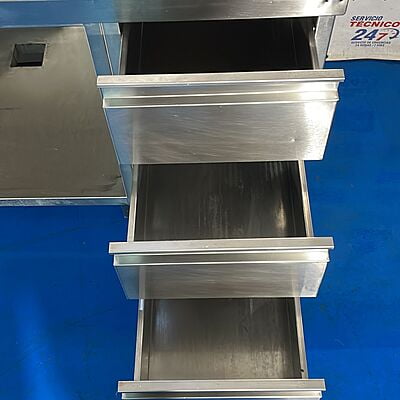 Mesa inox con estantes y cajones Mesa inox con estantes y cajones