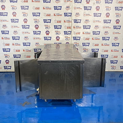 Mesa refrigerada con puertas pasantes Mesa refrigerada con puertas pasantes