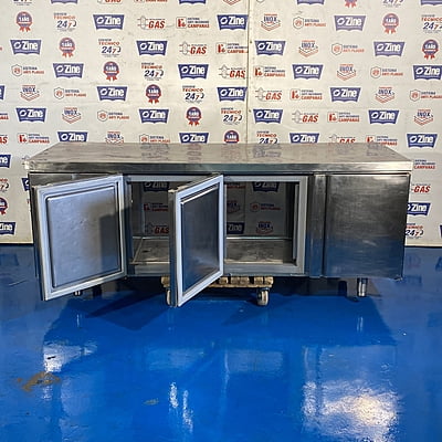 Mesa refrigerada con puertas pasantes Mesa refrigerada con puertas pasantes