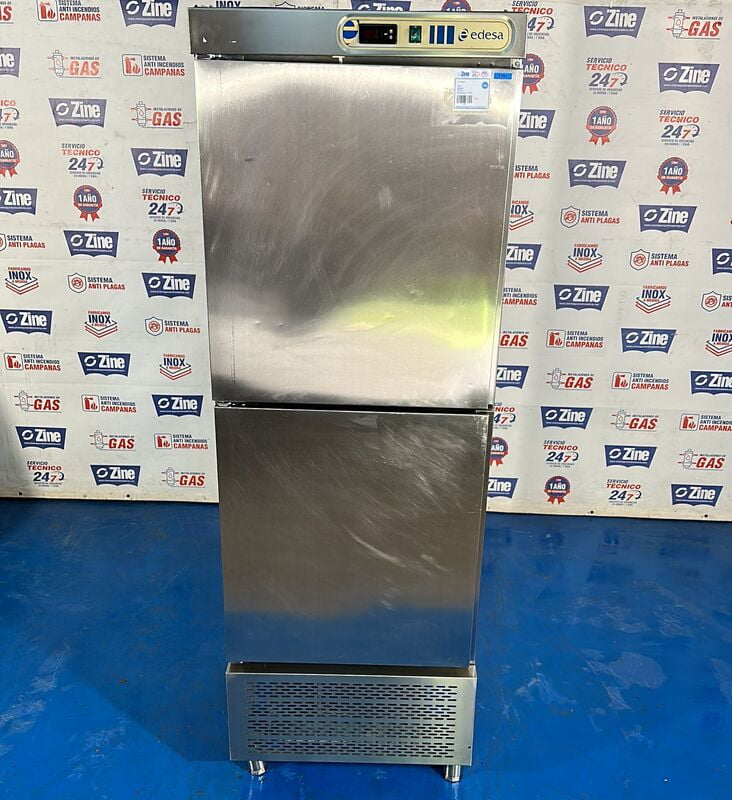Armario de refrigeracion inox vertical 2 puertas (poner precio) Armario de refrigeracion inox vertical 2 puertas (poner precio)