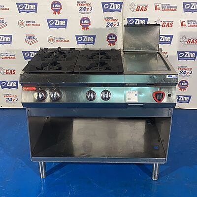 Cocina modular sobre mueble abierto